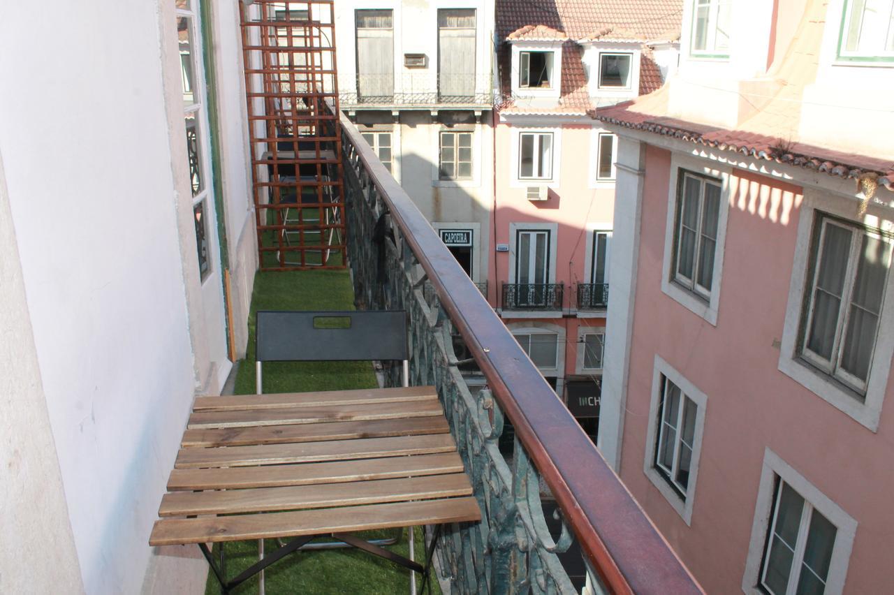 Surf In Chiado Hostel Lisbon Exterior photo